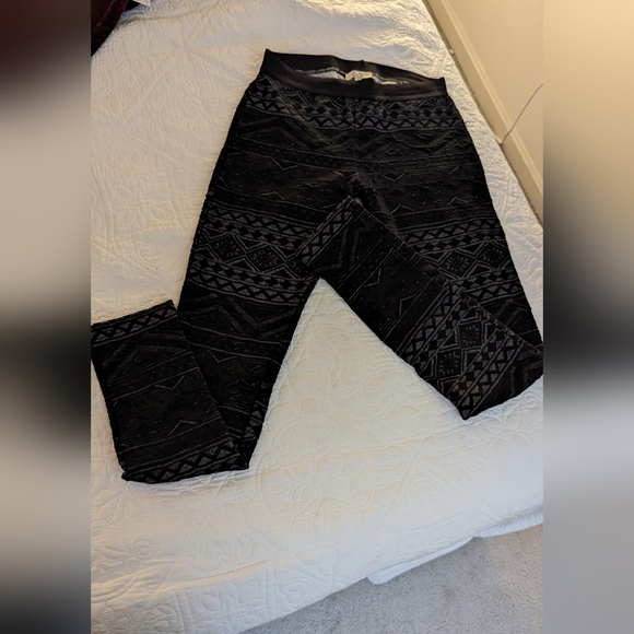 Patterned Black Textured Leggings Small - Picture 4 of 8